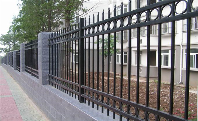 铁艺栏杆除锈保养的小技巧分享